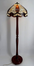 Загрузить изображение в средство просмотра галереи, Lampadaire Art Déco en noyer sculpté et abat-jour en vitrail style Tiffany – France, vers 1920
