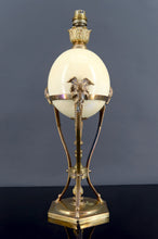 Cargar imagen en el visor de la galería, Lampe Néoclassique, Oeuf d’Autruche &amp; Monture Athénienne Animalière en Bronze, France, Circa 1900
