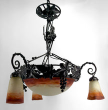 Lade das Bild in den Galerie-Viewer, Lustre Art Déco en Fer Forgé et Pâte de Verre Soufflée par Muller Frères Lunéville, France, Circa 1920
