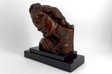 Загрузить изображение в средство просмотра галереи, Sculpture en bois sur socle– Buste de femme à la rose, Art Déco, vers 1930

