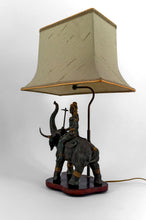 Lade das Bild in den Galerie-Viewer, Lampe Sculpturale en Bronze à double patine représentant Indra sur Airavata, Thaïlande, Milieu XXe
