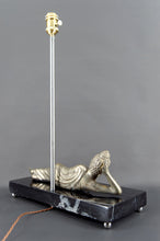 Charger l&#39;image dans la galerie, Importante Lampe Bouddha en Bronze Argenté sur Socle de Marbre Noir Ex-Indochine Française, Circa 1930–1940
