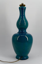 Загрузить изображение в средство просмотра галереи, Importante lampe en porcelaine émaillée bleu craquelé – France, circa 1950
