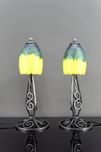 Charger l&#39;image dans la galerie, Paire de Lampes en Fer Forgé &amp; Tulipes en Verre Soufflé Vert-Jaune, France, Art Déco, circa 1930
