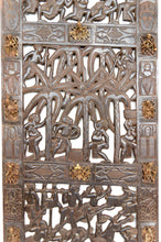 Charger l&#39;image dans la galerie, Porte Africaine Monoxyle en Bois Sculpté et Bronze de Chef de Village Bamoun, Cameroun, début XXe
