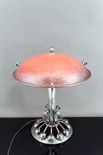 Charger l&#39;image dans la galerie, Importante Lampe à Monture Végétale Stylisée en Fer Forgé  et Dôme en Pate de Verre Marmoréenne Rouge Orangé, Art Deco, France, Circa 1930
