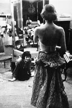 Загрузить изображение в средство просмотра галереи, Miroir triptyque gainé de cuir provenant des Ateliers de Coco Chanel, Art Deco, France, Circa 1930
