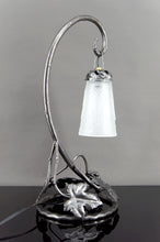 Charger l&#39;image dans la galerie, Lampe en Fer Forgé &quot;Vigne et Raisin&quot;, Muller Frères Lunéville, Art Déco, Circa 1930
