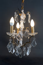 Загрузить изображение в средство просмотра галереи, Lustre cage en bronze et cristal de Baccarat, 3 feux, Style Louis XV / Transition – France, vers 1900
