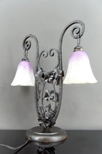 Charger l&#39;image dans la galerie, Importante Lampe Bicéphale en Fer Forgé par Schneider, France, Art Deco, Circa 1920
