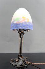 Загрузить изображение в средство просмотра галереи, Lampe Art Nouveau/ Deco en bronze et pâte de verre signée Muller Frères Lunéville, France, vers 1920
