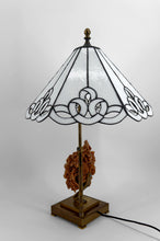 Загрузить изображение в средство просмотра галереи, Lampe « Rose des Sables » en Bronze &amp; Abat-jour Vitrail — vers 1970

