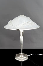 Загрузить изображение в средство просмотра галереи, Lampe de table Art Déco en bronze nickelé et verrerie Schneider "Libellules" – France, vers 1930
