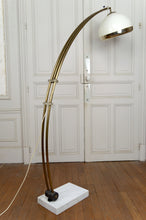 Cargar imagen en el visor de la galería, Important Lampadaire Arc Réglable, Socle en Marbre de Carrare, Italie, Circa 1970

