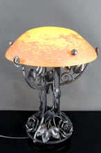 将图片加载到图库查看器，Lampe Art Déco exceptionnelle en fer forgé et pâte de verre – France, vers 1920
