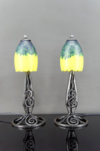 Charger l&#39;image dans la galerie, Paire de Lampes en Fer Forgé &amp; Tulipes en Verre Soufflé Vert-Jaune, France, Art Déco, circa 1930
