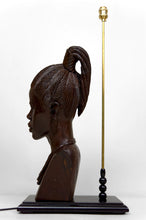 Cargar imagen en el visor de la galería, Importante Lampe Sculpturale, Buste en Ebene de Femme Africaine, par Alexs Mutasa, Circa 1970
