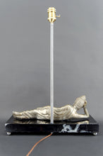 Charger l&#39;image dans la galerie, Importante Lampe Bouddha en Bronze Argenté sur Socle de Marbre Noir Ex-Indochine Française, Circa 1930–1940
