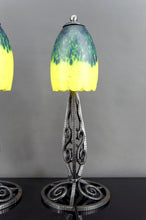 Charger l&#39;image dans la galerie, Paire de Lampes en Fer Forgé &amp; Tulipes en Verre Soufflé Vert-Jaune, France, Art Déco, circa 1930
