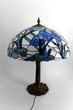 将图片加载到图库查看器，Exceptionnelle lampe de table Art Nouveau – Style Tiffany – Bronze sculpté &amp; vitrail opalescent – Vers 1980
