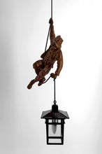 Загрузить изображение в средство просмотра галереи, Exceptionnelle suspension « Tyrolien / Alpiniste »,  Sculpture figurative en bois – Forêt Noire, vers 1950
