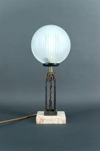 Lade das Bild in den Galerie-Viewer, Lampe en fer forgé Art Deco , France, vers 1920-1930
