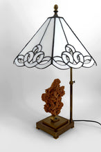 Загрузить изображение в средство просмотра галереи, Lampe « Rose des Sables » en Bronze &amp; Abat-jour Vitrail — vers 1970
