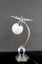 Charger l&#39;image dans la galerie, Lampe &quot;Avion&quot;,  Chrome et Aluminium, Art Deco / Steamline Moderne, Circa 1930-1940
