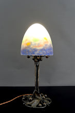 Загрузить изображение в средство просмотра галереи, Lampe Art Nouveau/ Deco en bronze et pâte de verre signée Muller Frères Lunéville, France, vers 1920
