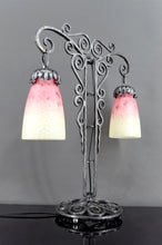 Charger l&#39;image dans la galerie, Importante Lampe Bicéphale en Fer Forgé par Schneider, France, Art Deco, Circa 1920
