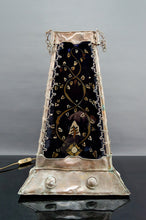 Cargar imagen en el visor de la galería, Lampe style mauresque en cuivre patiné et verre peint, France, Mid-Century
