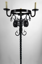 Загрузить изображение в средство просмотра галереи, Important lampadaire en fer forgé à décor de dragons, Style néo-gothique, Art nouveau / Liberty, Italie, vers 1900
