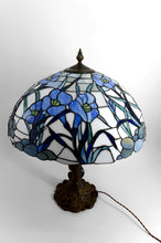 将图片加载到图库查看器，Exceptionnelle lampe de table Art Nouveau – Style Tiffany – Bronze sculpté &amp; vitrail opalescent – Vers 1980
