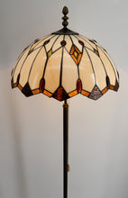 将图片加载到图库查看器，Lampadaire en bronze et abat jour en vitrail de style Tiffany – XXᵉ siècle
