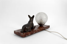 Загрузить изображение в средство просмотра галереи, Lampe Veilleuse sculpturale Art Déco – Berger allemand, circa 1930
