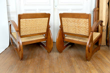 Charger l&#39;image dans la galerie, Paire Fauteuils Club en Teck à Assises en Rotin Tressé, Art Deco Colonial, Circa 1920-1930
