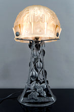 Charger l&#39;image dans la galerie, Importante Lampe Art Déco en Fer Forgé à Motifs de Papillons et Dôme Floral en Verre Pressé, Par Bartelemie, France, Circa 1925
