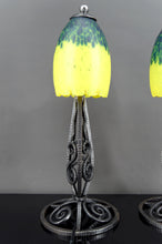 Charger l&#39;image dans la galerie, Paire de Lampes en Fer Forgé &amp; Tulipes en Verre Soufflé Vert-Jaune, France, Art Déco, circa 1930
