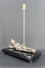 Charger l&#39;image dans la galerie, Importante Lampe Bouddha en Bronze Argenté sur Socle de Marbre Noir Ex-Indochine Française, Circa 1930–1940

