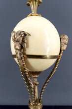 Cargar imagen en el visor de la galería, Lampe Néoclassique, Oeuf d’Autruche &amp; Monture Athénienne Animalière en Bronze, France, Circa 1900
