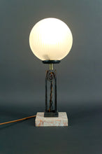 Lade das Bild in den Galerie-Viewer, Lampe en fer forgé Art Deco , France, vers 1920-1930
