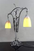 Charger l&#39;image dans la galerie, Importante Lampe Bicéphale en Fer Forgé par Schneider, France, Art Deco, Circa 1920
