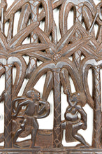 Charger l&#39;image dans la galerie, Porte Africaine Monoxyle en Bois Sculpté et Bronze de Chef de Village Bamoun, Cameroun, début XXe
