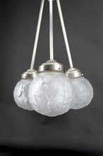 Загрузить изображение в средство просмотра галереи, Rare lustre Art déco à trois feux signé Muller Frères, modèle « Paons », Bronze nickelé, France, vers 1925
