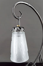 Charger l&#39;image dans la galerie, Lampe en Fer Forgé &quot;Vigne et Raisin&quot;, Muller Frères Lunéville, Art Déco, Circa 1930

