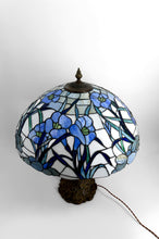 将图片加载到图库查看器，Exceptionnelle lampe de table Art Nouveau – Style Tiffany – Bronze sculpté &amp; vitrail opalescent – Vers 1980
