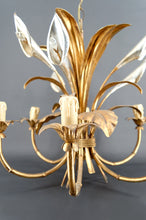 Charger l&#39;image dans la galerie, Important lustre &quot;Calla Lily&quot; par Hans Kögl, Métal Doré et Argenté, Cristal, circa 1970
