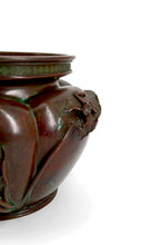 Загрузить изображение в средство просмотра галереи, Exceptionnelle jardinière / cache-pot en bronze japonais patiné Japon – Époque Meiji, vers 1880
