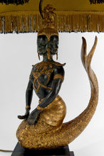 Lade das Bild in den Galerie-Viewer, Lampe Sculpturale en Bronze à double patine verte et dorée représentant la Princesse Sirène Suvannamaccha, Thaïlande, XXe
