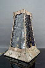 Lade das Bild in den Galerie-Viewer, Lampe style mauresque en cuivre patiné et verre peint, France, Mid-Century
